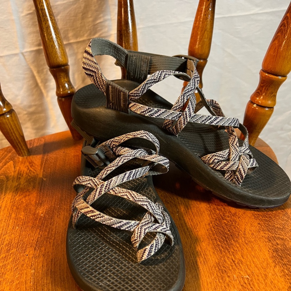 Chaco Wonen’s casual sandals. Size 8